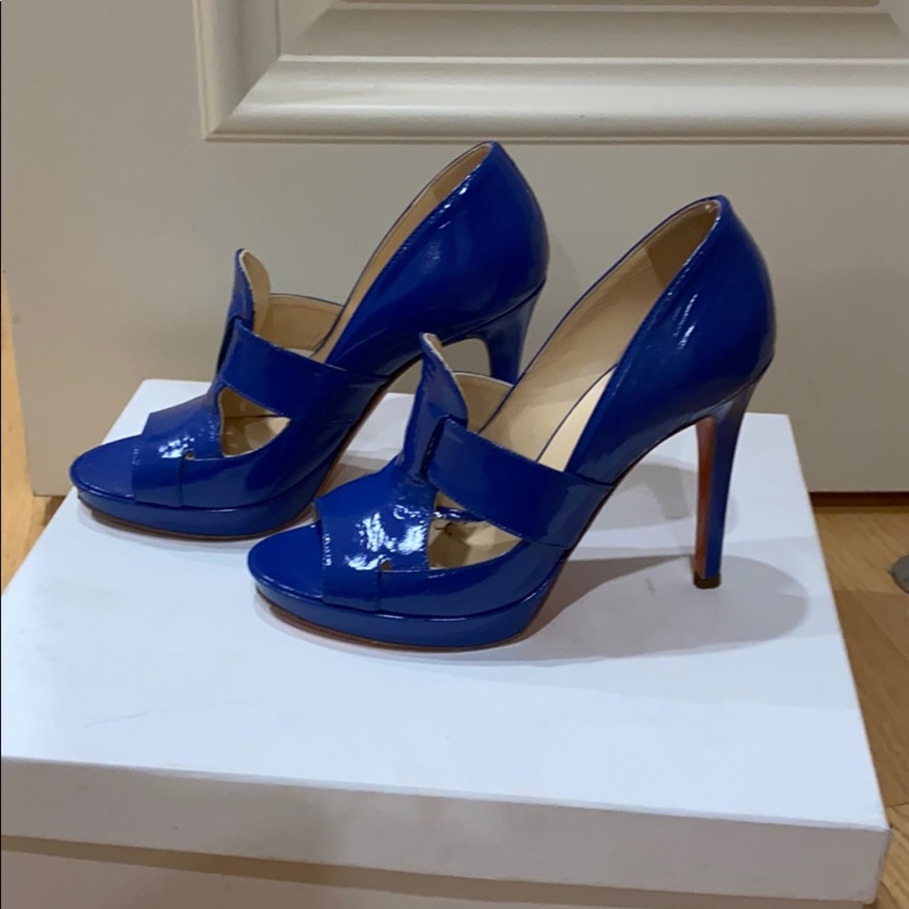 Versace peep toe cutout pumps 35